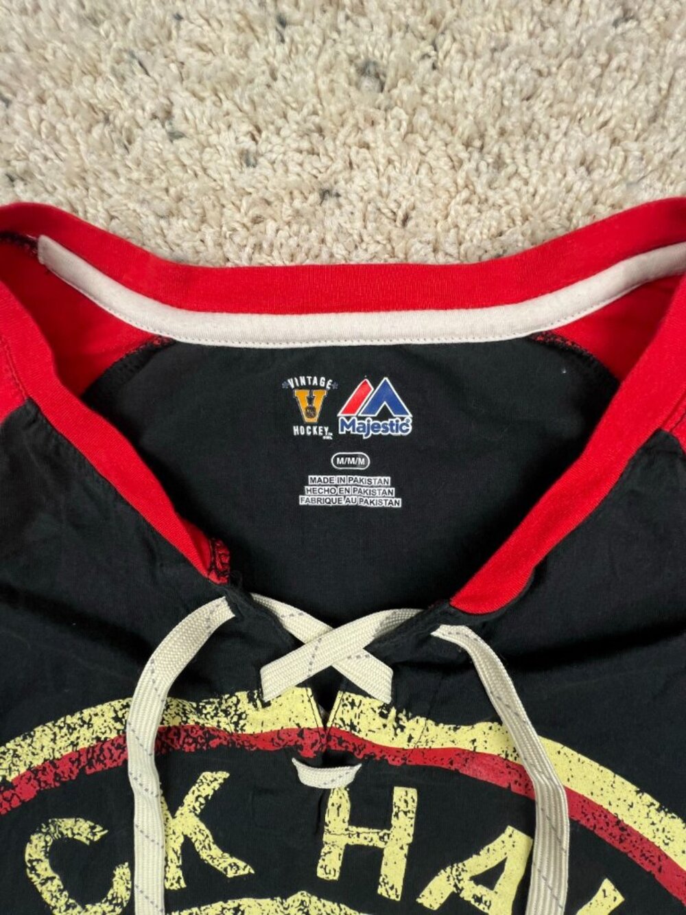 Chicago Blackhawks Majestic T-shirt Medium NHL Women’s Red Black w Logo L/S - Picture 6 of 10